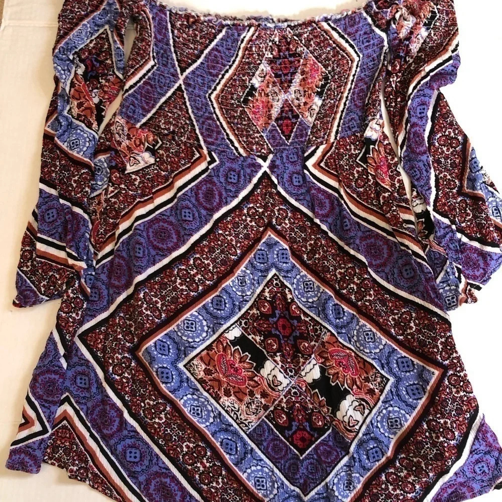 Elastic Stretch Funky Patterned Top - Picture 3 of 10